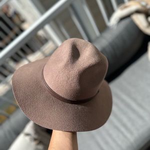 Ecoté Wool Hat
